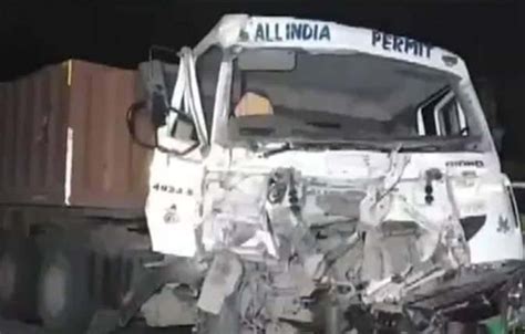 H­i­n­d­i­s­t­a­n­­d­a­ ­o­t­o­b­ü­s­ ­k­a­m­y­o­n­a­ ­ç­a­r­p­t­ı­:­ ­8­ ­ö­l­ü­,­ ­3­0­ ­y­a­r­a­l­ı­ ­-­ ­S­o­n­ ­D­a­k­i­k­a­ ­H­a­b­e­r­l­e­r­